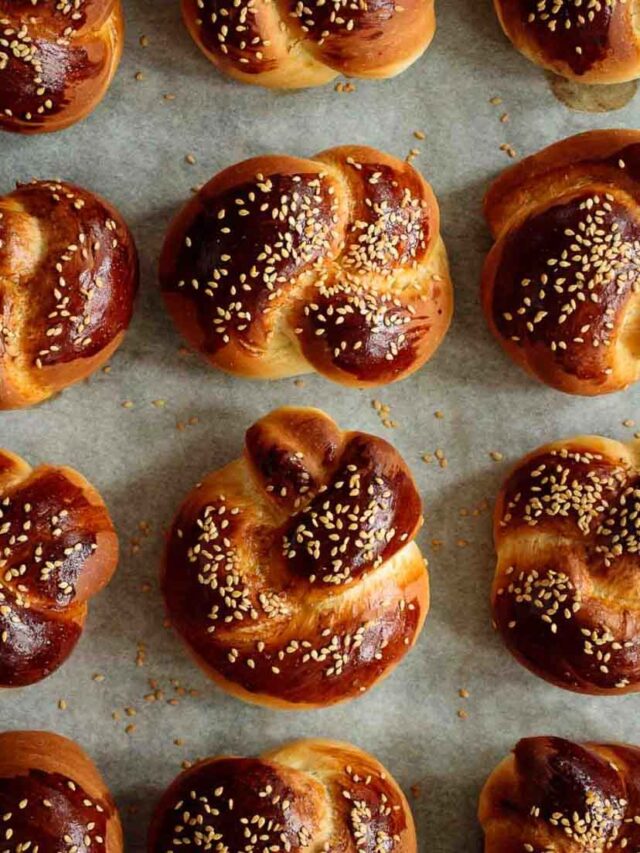Bake these Challah Rolls today