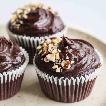 Three natural leavening chocolate cupcakes with ganache condiment.