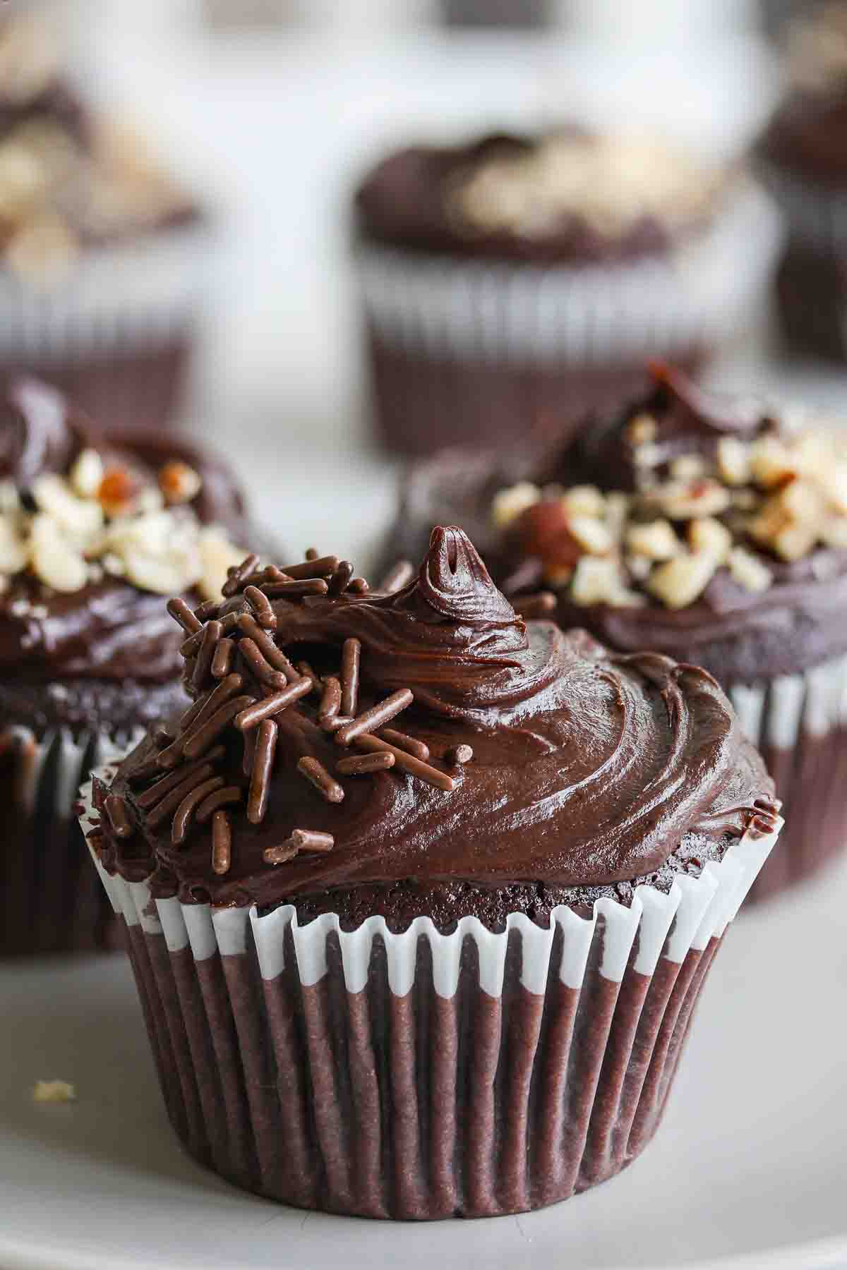 Natural leavening chocolate cupcake with chocolate topping in ganache and splashes.