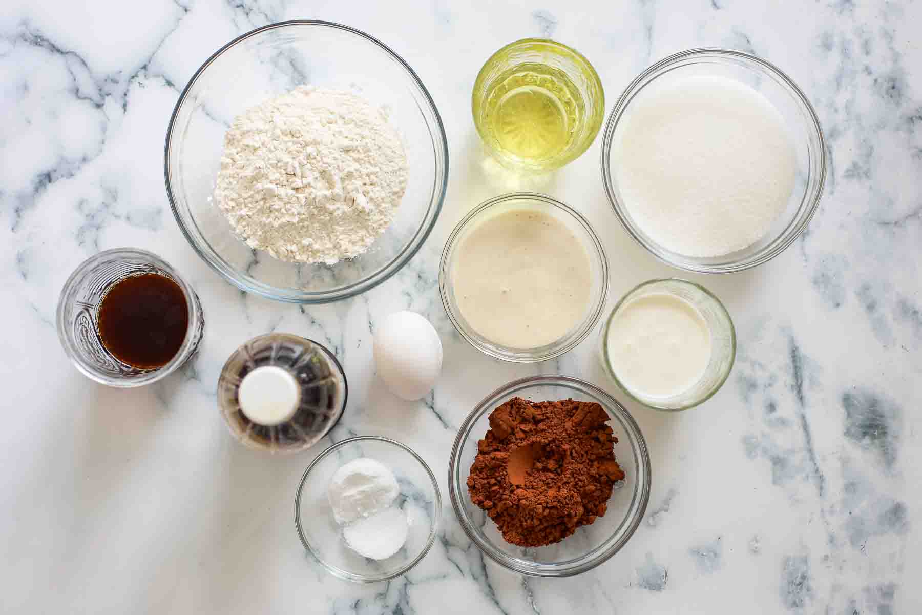 Ingredients of this recipe, separated in bowls.